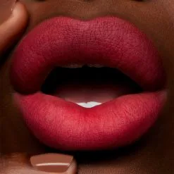 MAC Cosmetics Powder Kiss Liquid Lipcolour Escandalo! 7 MAC Cosmetics Powder Kiss Liquid Lipcolour Escandalo! -Øyne butikk X 89704