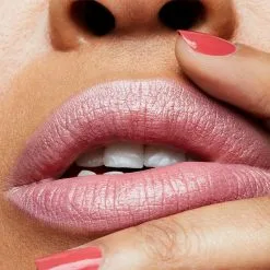 MAC Cosmetics Frost Lipstick Fabby 8 MAC Cosmetics Frost Lipstick Fabby -Øyne butikk Y 100232