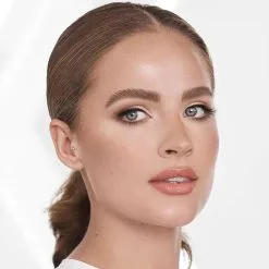 Anastasia Beverly Hills Fluffy & Fuller Looking Brow Kit Medium Brown Lip Liner: 1.49 G Crystal Lip Gloss: 4.8 Ml -Øyne butikk Y 111426