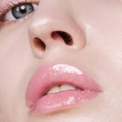 MÀDARA MÀDARA Glossy Venom Lip Gloss #72 VINYL HOOD 8 MÀDARA MÀDARA Glossy Venom Lip Gloss #72 VINYL HOOD -Øyne butikk Y 114144