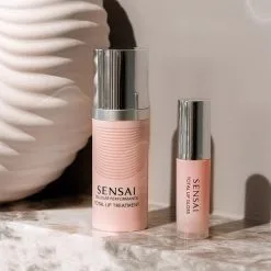 Sensai Total Lip Gloss 4.5 Ml 8 Sensai Total Lip Gloss 4.5 Ml -Øyne butikk Y 76138